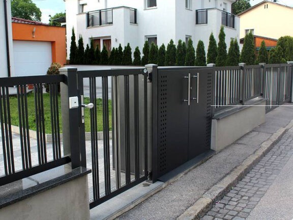 tore_gehtuere_schwarz-576x432