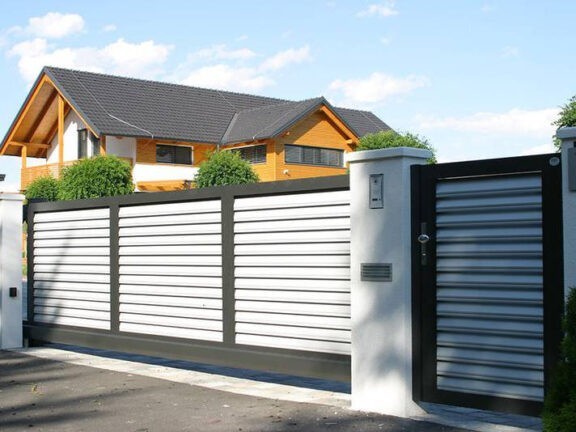 tore_gehtuere_weiss_grau-1-576x432