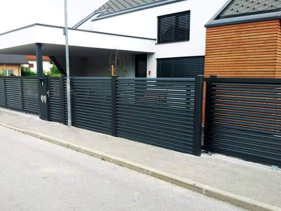 tore_schiebetor_schwarz-576x432