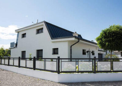 csm_106_Aluzaun_Loskana_grau_57971cdf33-400x284