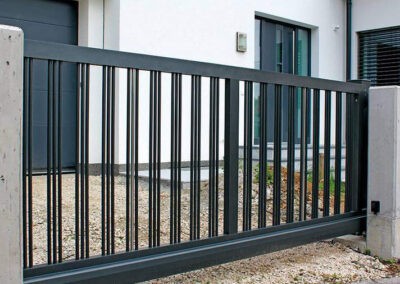 076_Aluzaun_Parma_schwarz-400x284