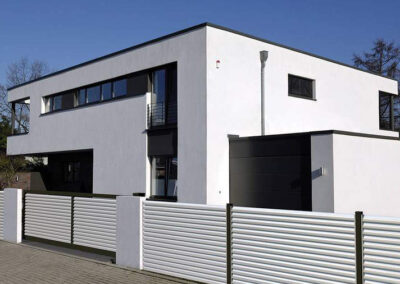 058_Aluzaun_Plissee_weiss-400x284