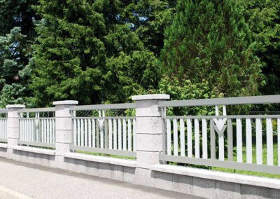 024_Aluzaun_Roma_weiss_grau-400x284