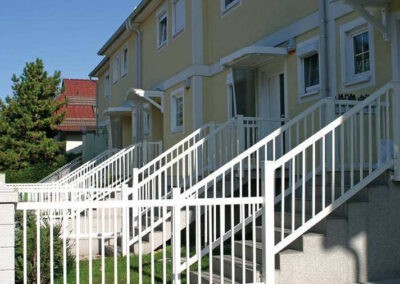 020_Balkon_Siena_weiss-400x284