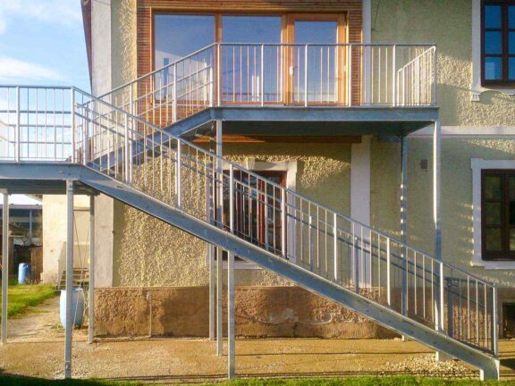 gerade-treppen-bramsteidl-002-576x432