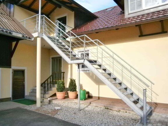 gerade-treppen-bramsteidl-006-576x432
