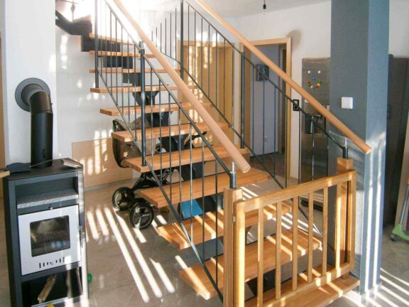 gerade-treppen-bramsteidl-011-576x432